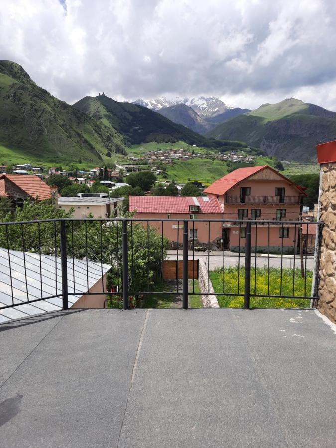 ホテル Four Season In Kazbegi エクステリア 写真